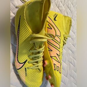 Size 6.5 Nike Soccer cleats, worn one season, great condition
